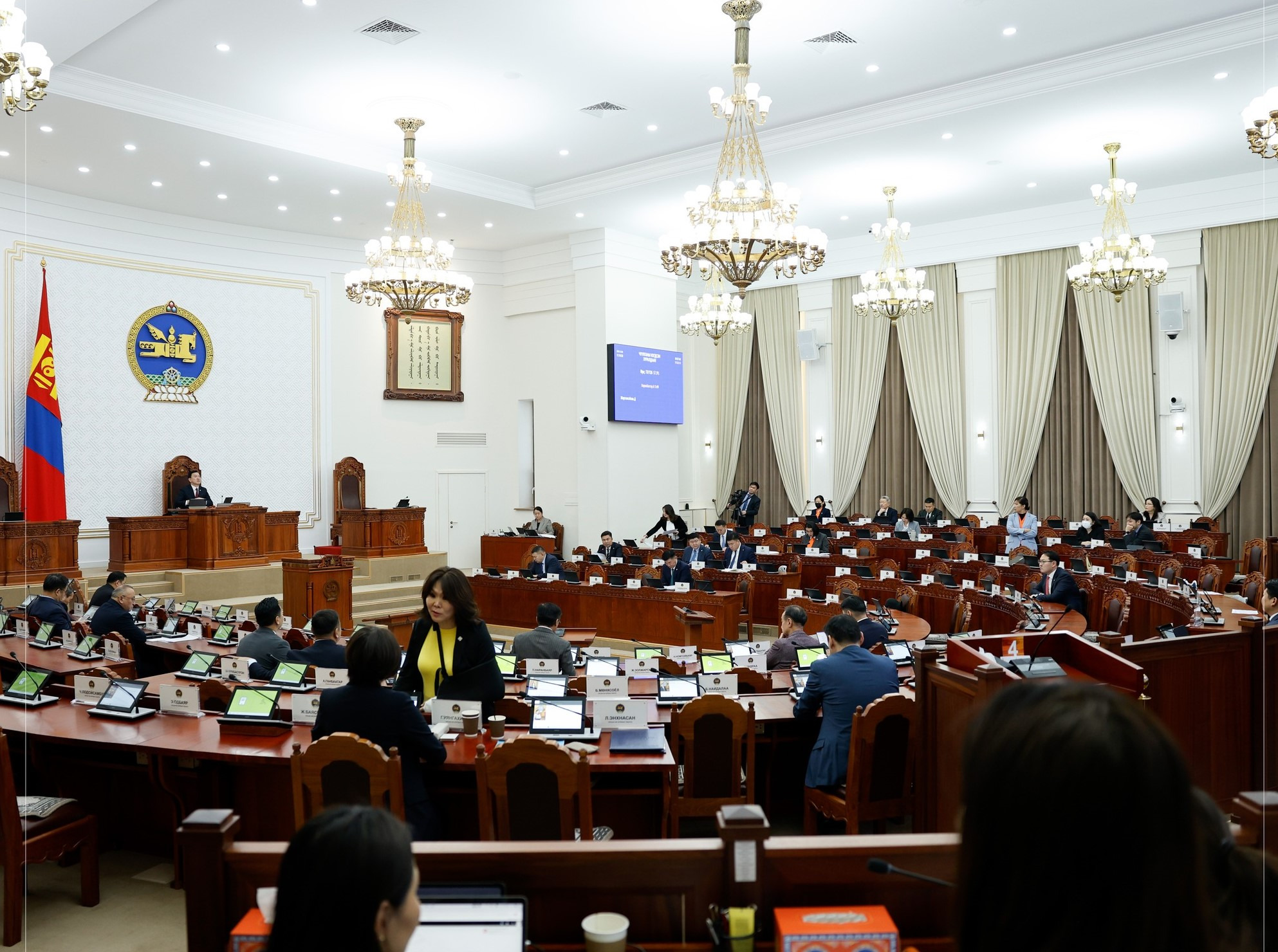 УИХ-ЫН 27 ГИШҮҮН ТОМИЛОЛТТОЙ, 13 ГИШҮҮН ЧӨЛӨӨТЭЙ БАЙНА